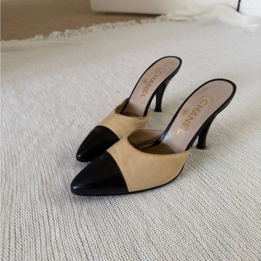 Chanel Mules Classic Vintage Black and Tan